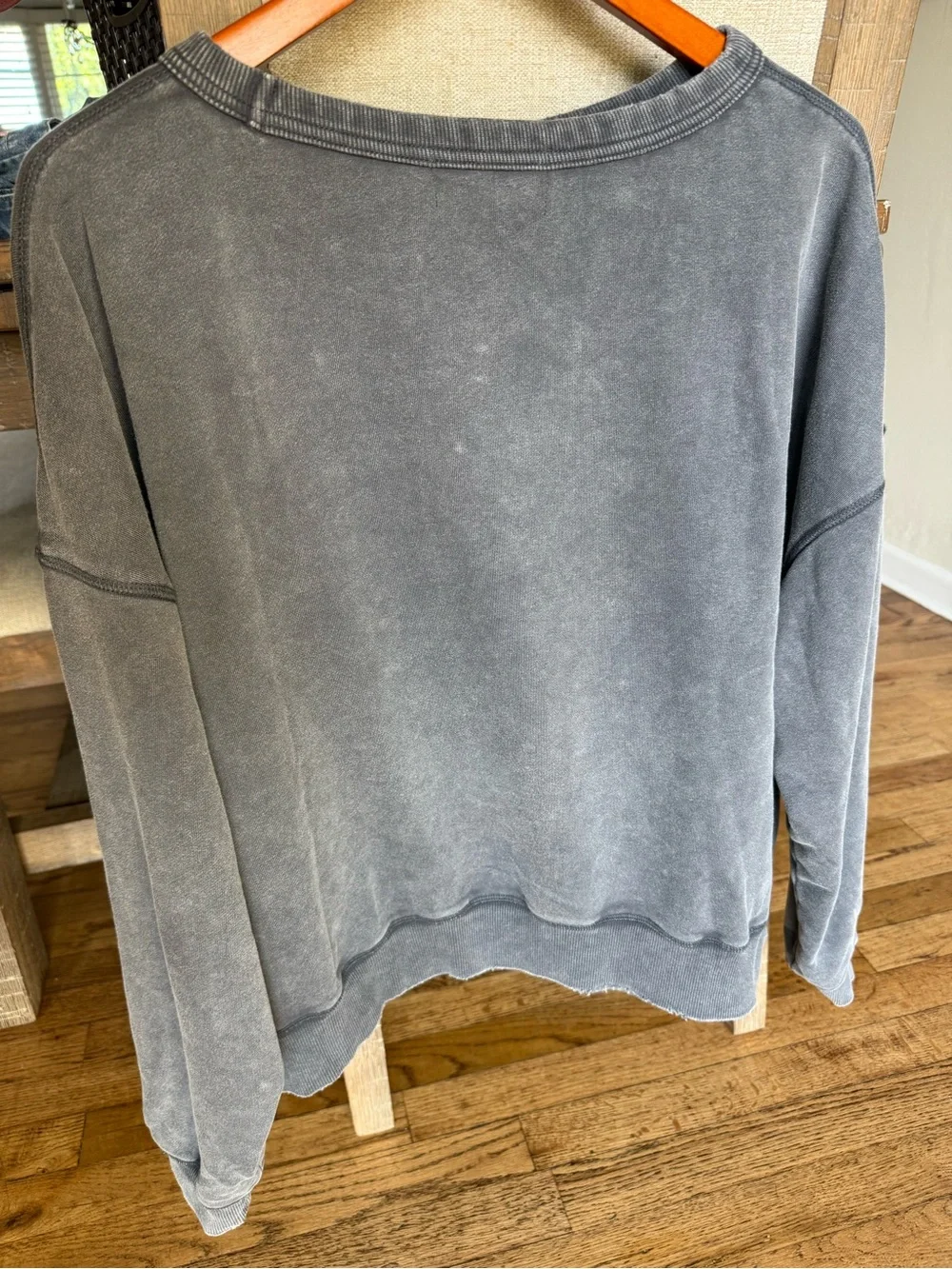 Diamonds and Sweatshirts size XL - Picture 2 of 10